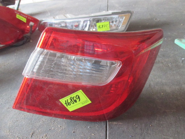 Фонарь задний правый Toyota Camry V50 2012-н.в. трещина на Toyota Camry V50