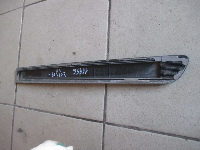 Накладка двери передней правой Skoda Yeti  2009-2013 на Skoda Yeti 