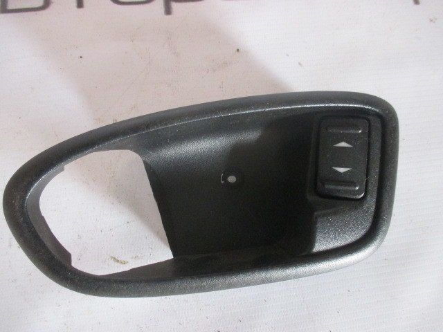 Кнопка стеклоподъемника на Ford Mondeo 4