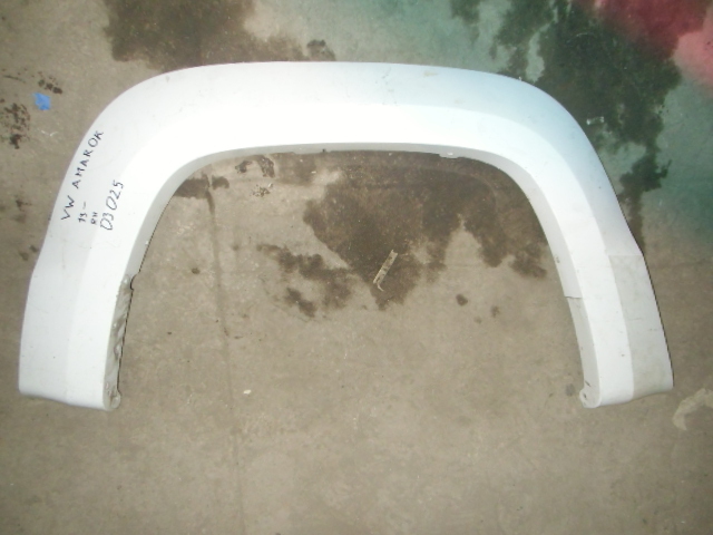 Накладка заднего крыла правого на Volkswagen Amarok 