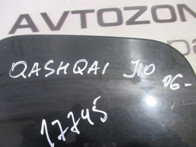 Лючок бензобака Nissan Qashqai J10 2006-2010 на Nissan Qashqai J10