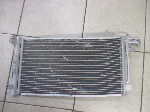 Радиатор кондиционера (конденсер) на Volkswagen Polo V