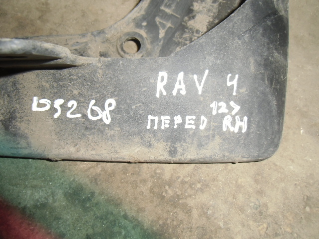 Брызговик передний правый Toyota RAV 4  (CA40) 2012-2015 на Toyota RAV 4  (CA40)