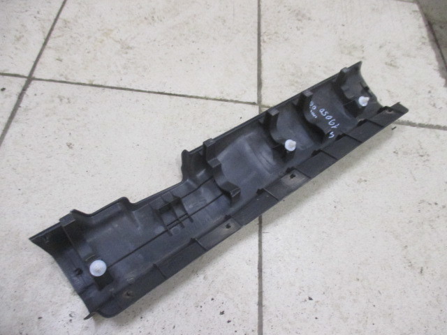 Накладка порога (внутренняя) Suzuki Grand Vitara  2005-2008 7614065J0 на Suzuki Grand Vitara 