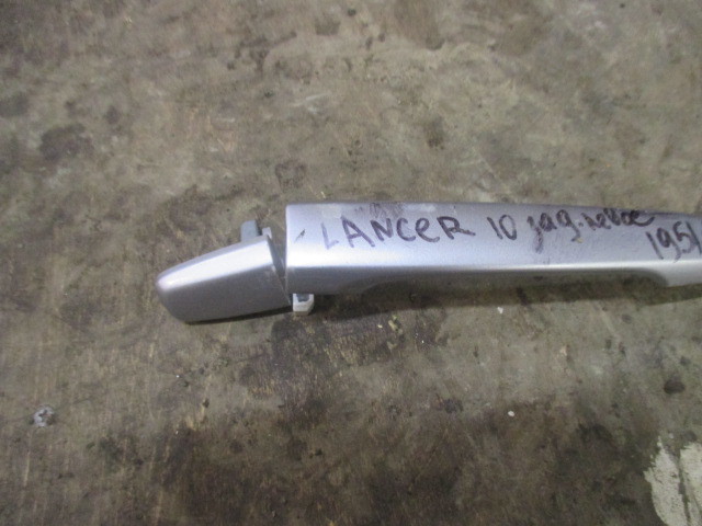 Ручка двери наружная левая на Mitsubishi Lancer X