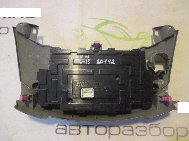 Блок управления климатической установкой Toyota RAV 4 (XA30) 2005-2010 на Toyota RAV 4 (XA30)
