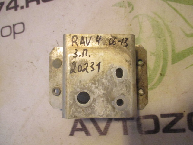 Кронштейн заднего бампера на Toyota RAV 4 (XA30)