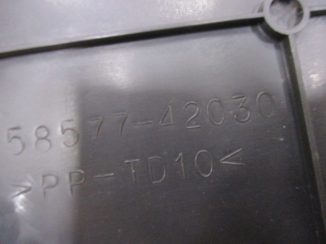 Ящик для инструментов Toyota RAV 4 (XA30) 2005-2010 5857742030 на Toyota RAV 4 (XA30)