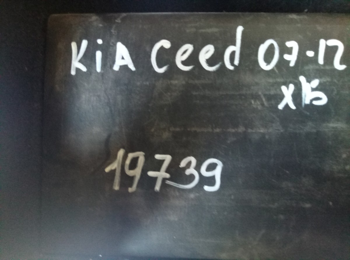 Обшивка багажника левая Kia Ceed ED 2006-2012 на Kia Ceed (ED)