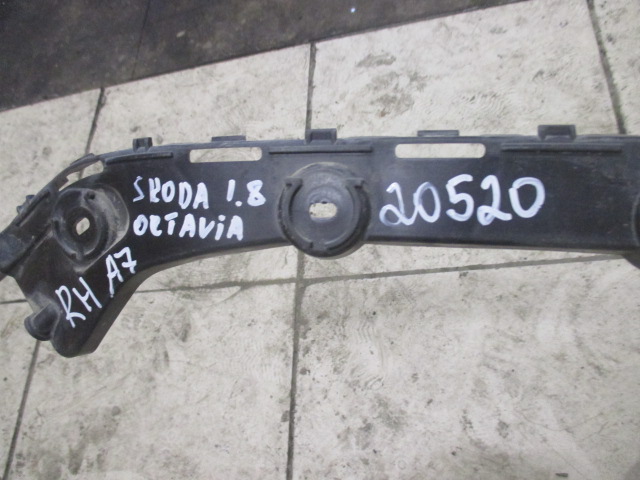 Кронштейн заднего бампера Skoda Octavia A7 2013-н.в. 5E9807394 на Skoda Octavia A7