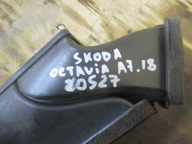 Дефлектор воздушный Skoda Octavia A7 2013-н.в. 5E1819363LL на Skoda Octavia A7