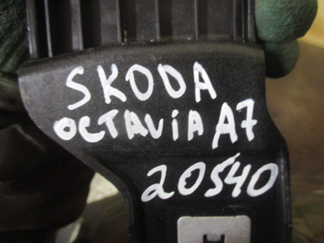 Консоль центральная Skoda Octavia A7 2013-н.в. на Skoda Octavia A7