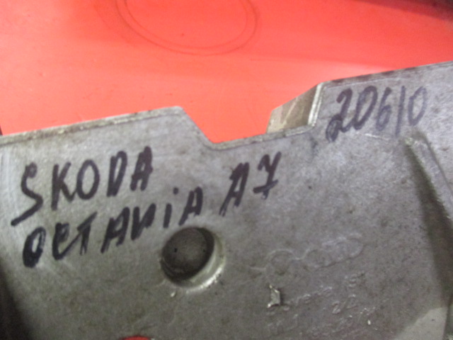 Кронштейн двигателя правый Skoda Octavia A7 2013-н.в. на Skoda Octavia A7