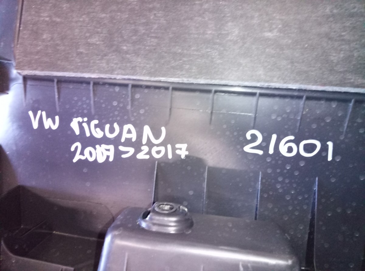 Обшивка багажника Volkswagen Tiguan 2011-2018 на Volkswagen Tiguan 