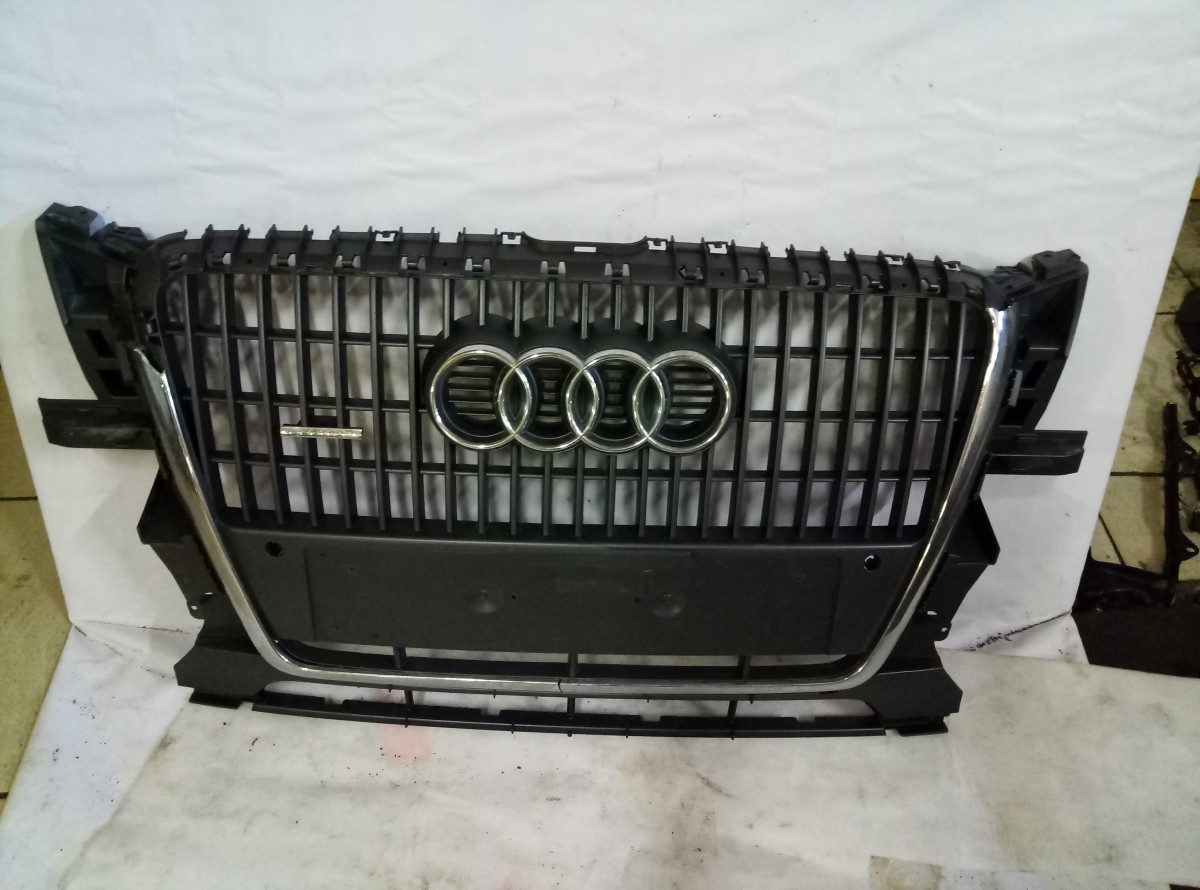 Решетка радиатора на Audi Q5 8R