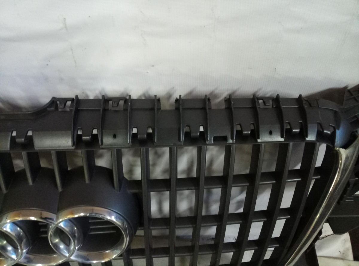  Решетка радиатора Audi Q5  на Audi Q5 8R