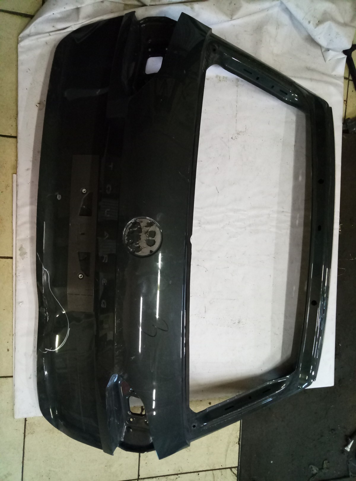 Крышка багажника на Volkswagen Touareg 