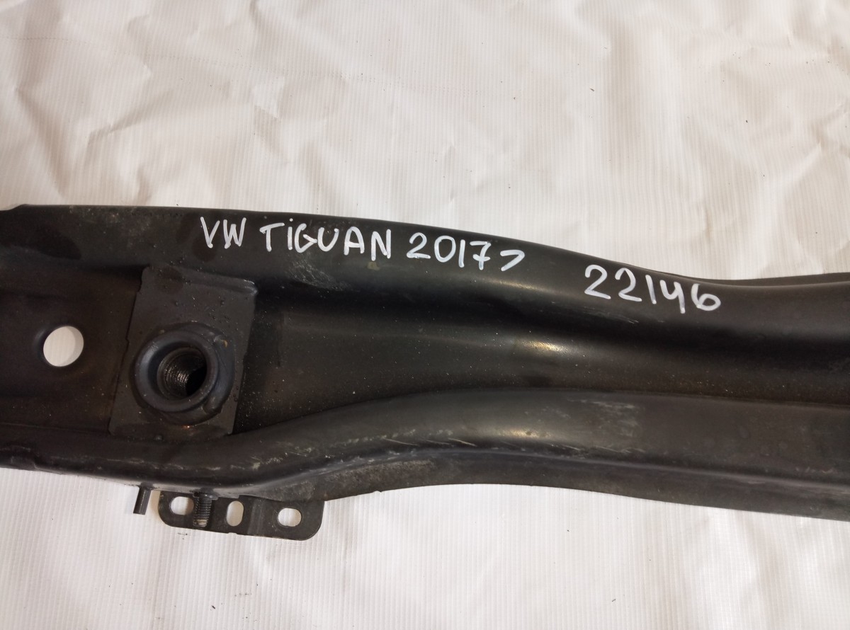 Усилитель заднего бампера Volkswagen Tiguan 2016 на Volkswagen Tiguan 
