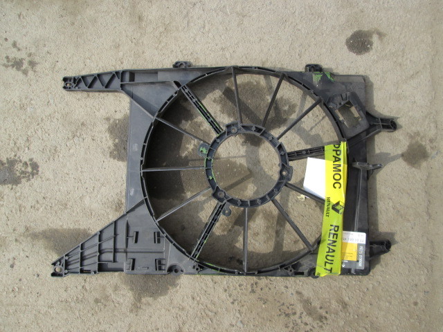 Диффузор вентилятора на Renault Megane I Рестайлинг