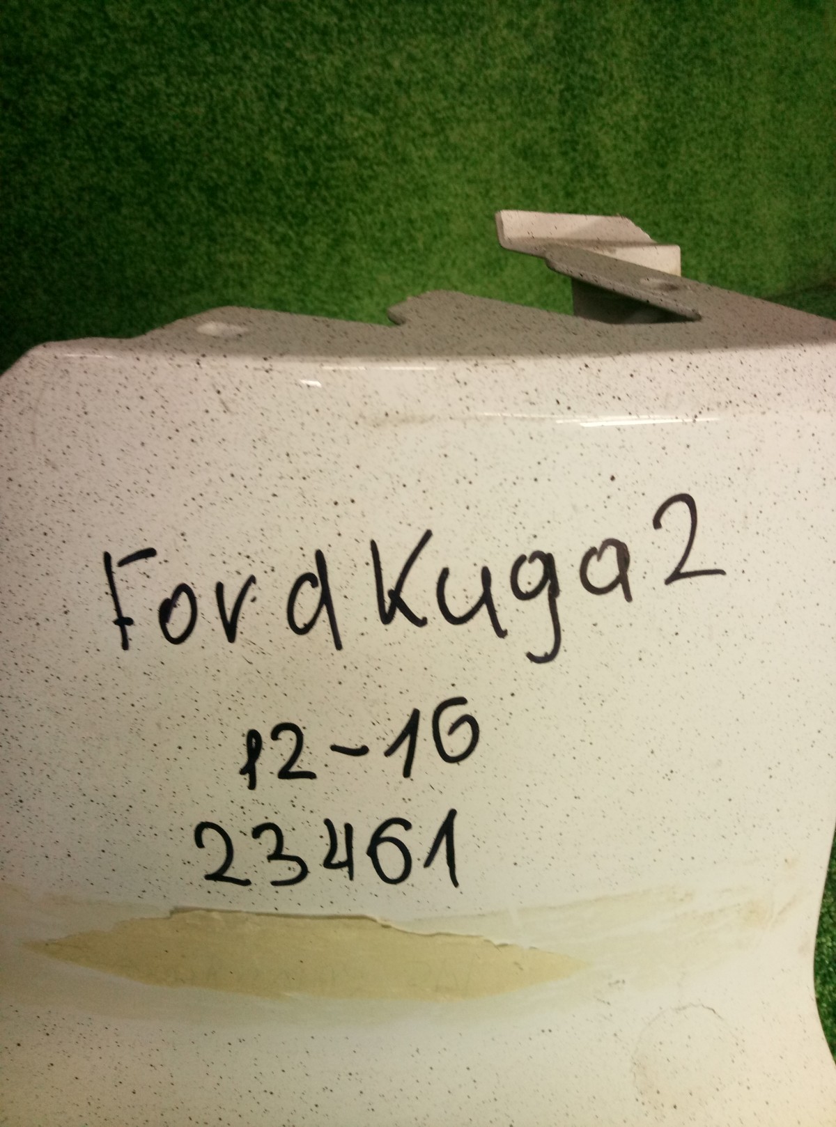 Накладка заднего бампера левая Ford Kuga  на Ford Kuga 
