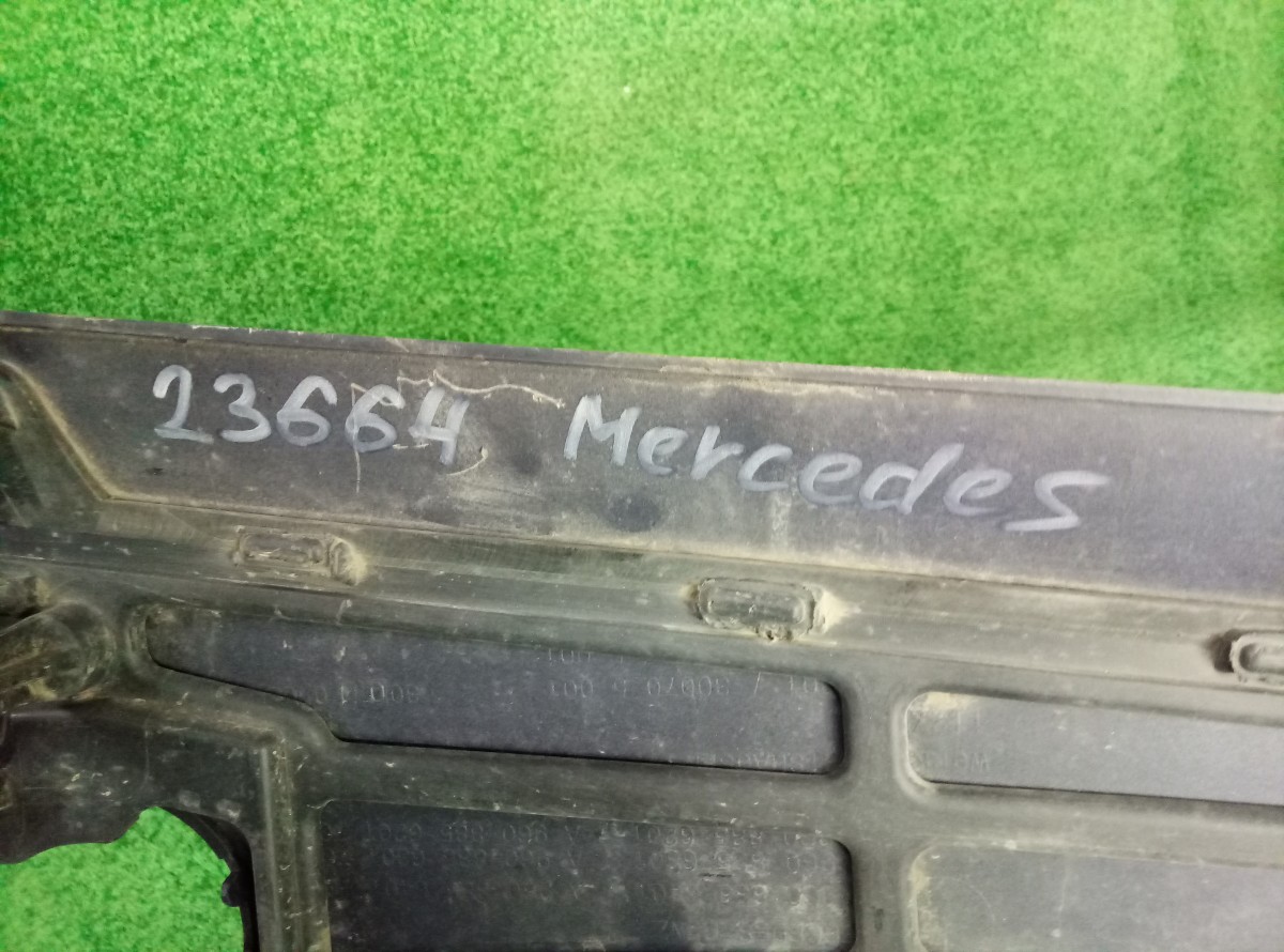 Решетка переднего бампера Mercedes Actros на Mercedes-Benz C-Class W204