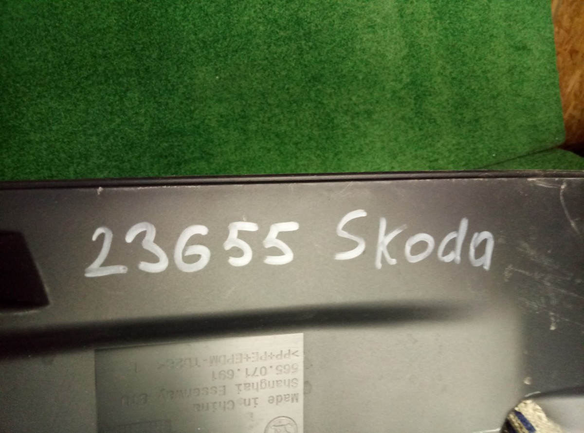 Накладка порога правая Skoda Kodiaq  на Skoda Fabia 