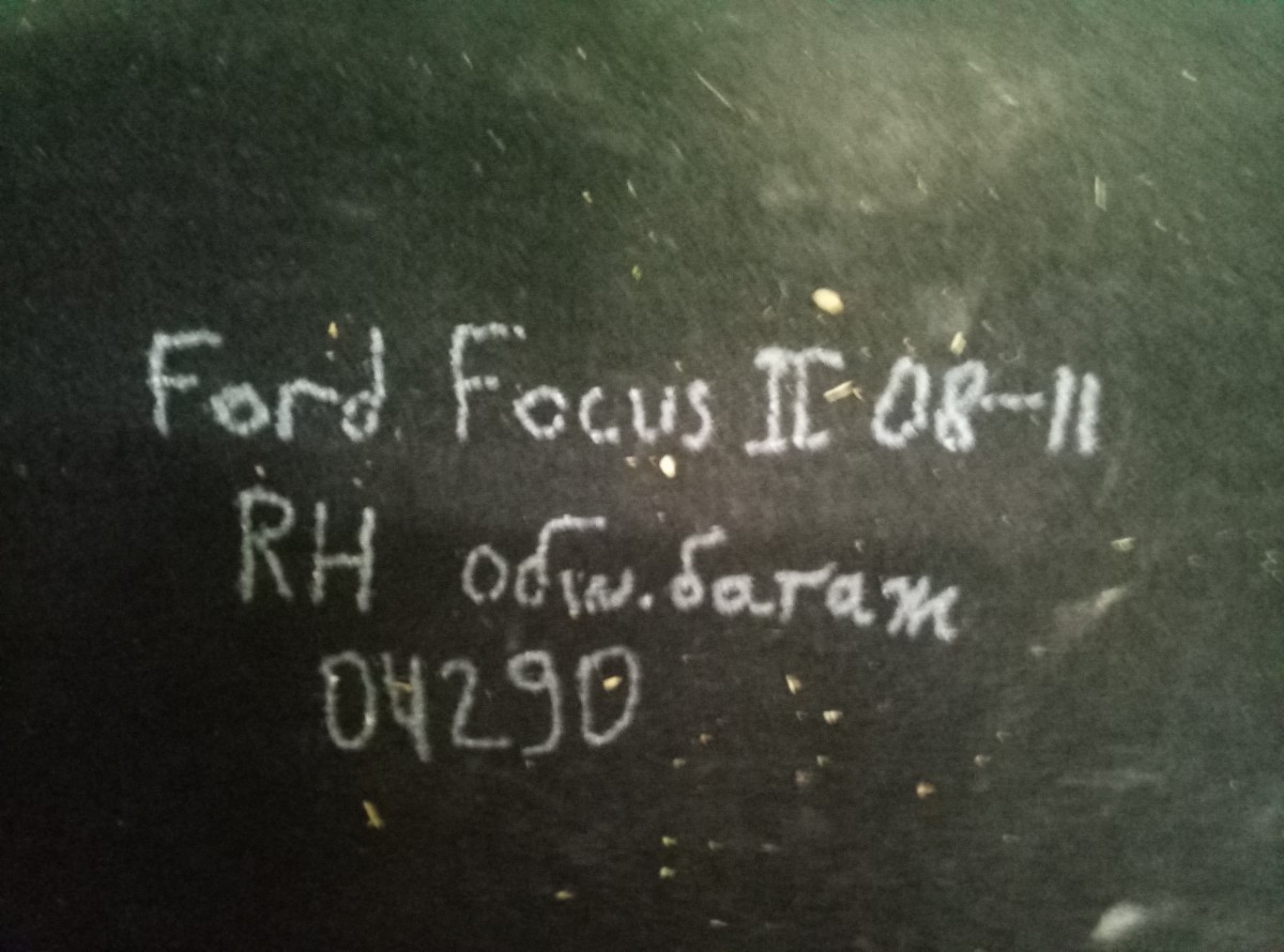 Обшивка багажника правая Ford Focus 2 на Ford Focus 2