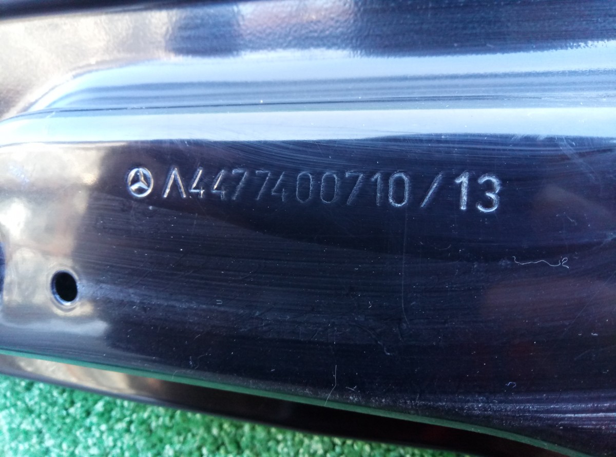 Рамка стекла двери багажника Mercedes Vito W447 на Mercedes-Benz C-Class W204