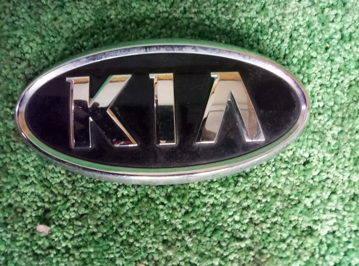 Эмблема на крышку багажника на Kia Sorento 2 (XM)
