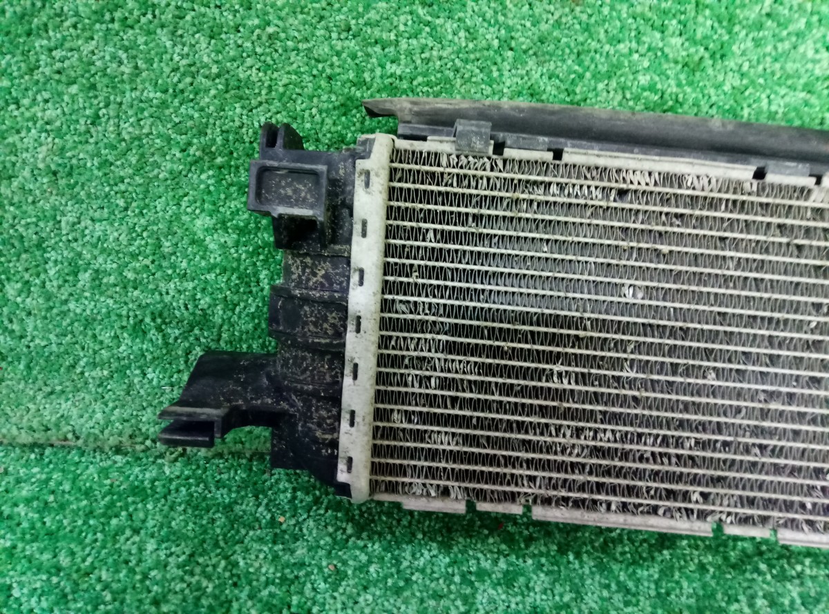 Радиатор охлаждения двигателя дополнительный Audi A6 C7   4G0145804D на Audi Q5 8R