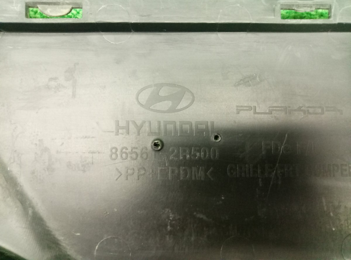 Решетка в бампер центральная Hyundai i30 865612R500  865612R500 2007-2010 на Hyundai i30 