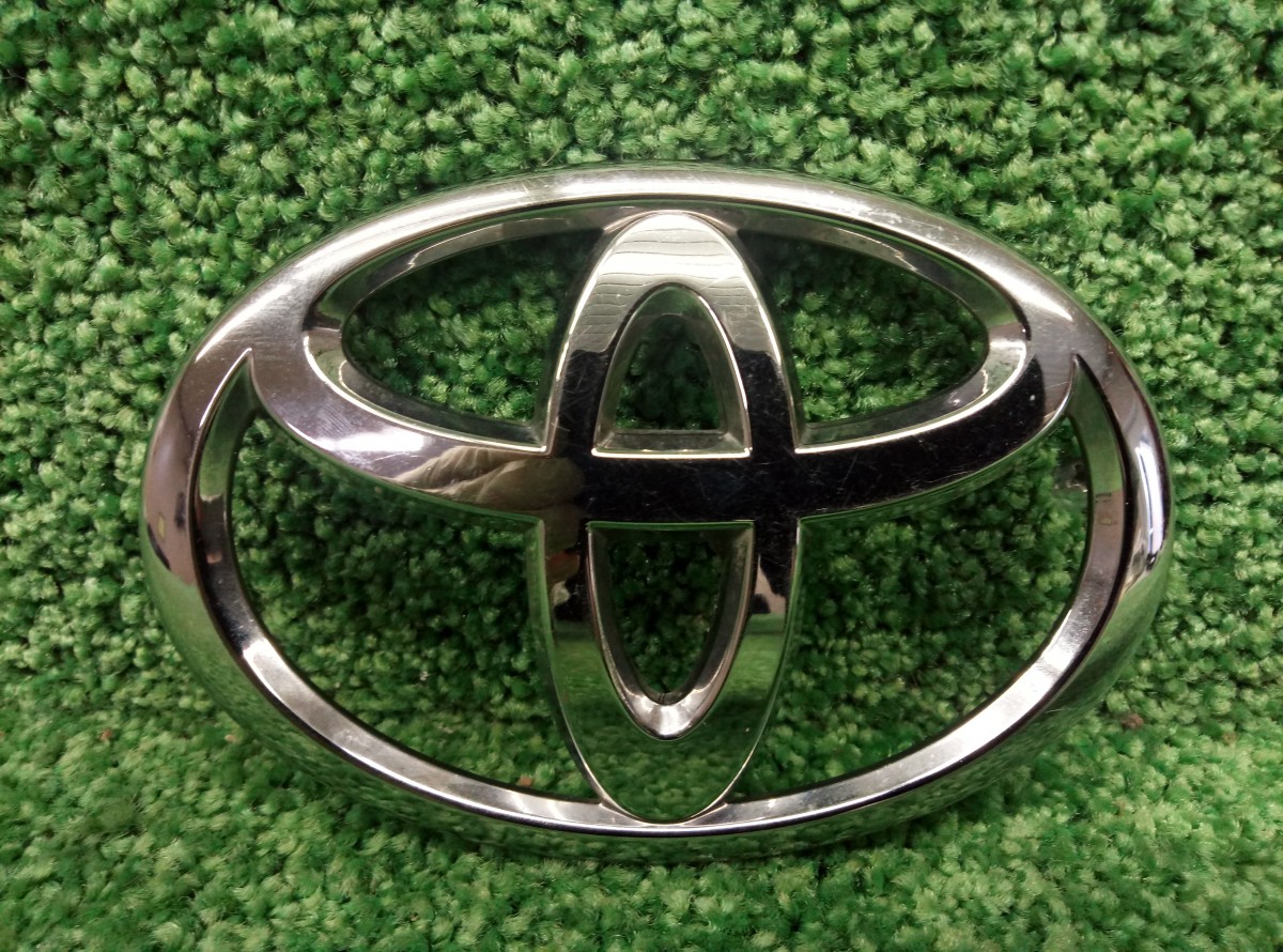 Эмблема Toyota Highlander 2010 - 2013 9097502071 на Toyota Highlander 2 (U40)