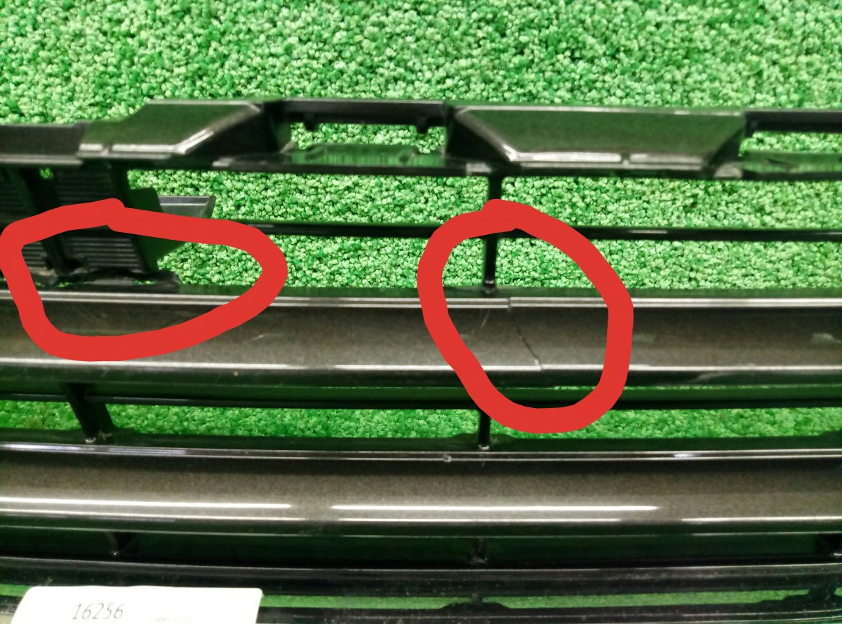 Решетка в бампер центральная Toyota Highlander 3 (U50) 2013-н.в. 531120E120 на Toyota Highlander 3 (U50)