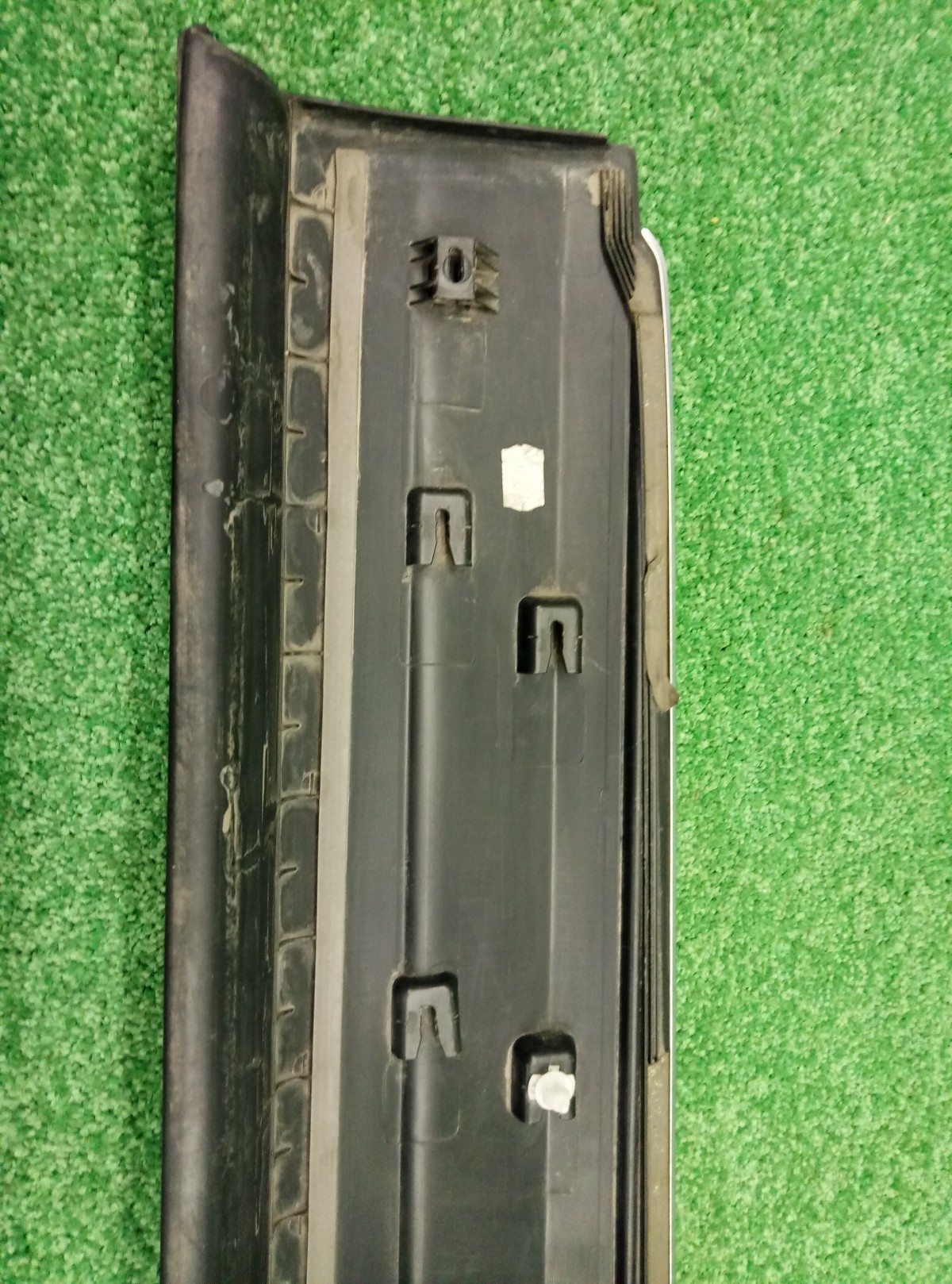 Накладка двери передней правой Volkswagen Tiguan I 2007-2011 5N0854940D на Volkswagen Tiguan I
