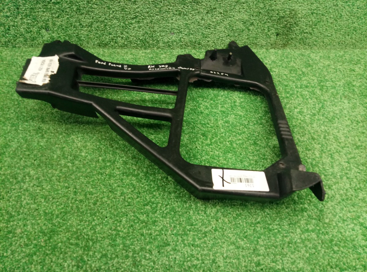 Кронштейн заднего бампера Ford Focus 2 2005-2008   4M51A17E850AE на Ford Focus 2