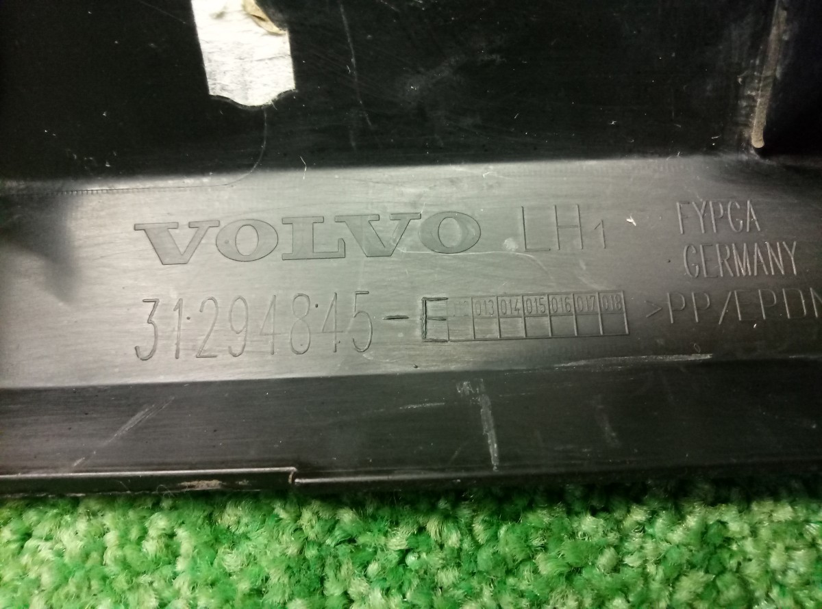Накладка двери передней левой Volvo XC60  2008-2013   31294845 на Volvo XC60 