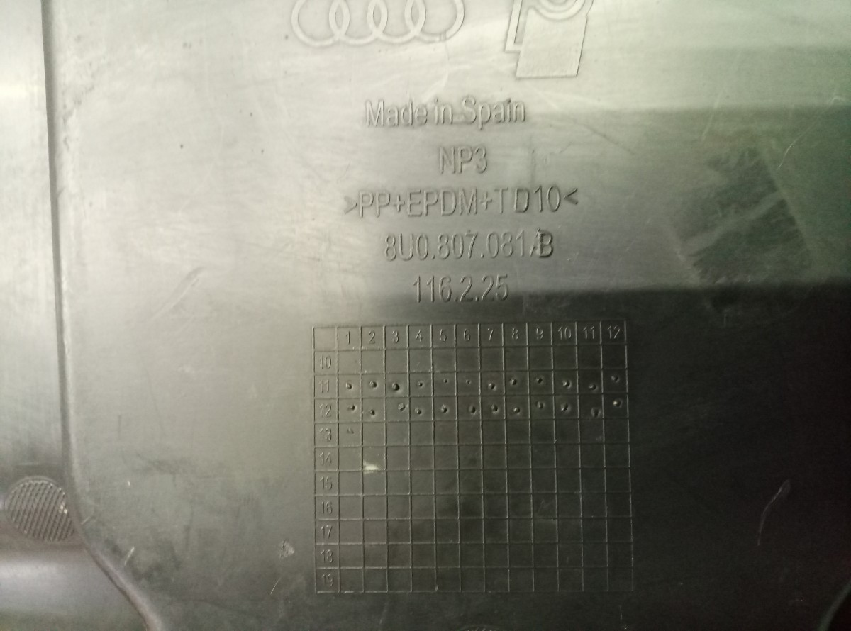 Кожух замка капота Audi Q3  2011-2014 8U0807081B на Audi Q3 