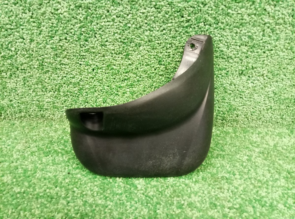 Брызговик задний правый Hyundai Getz  2002-2012 868421C500 на Hyundai Getz 