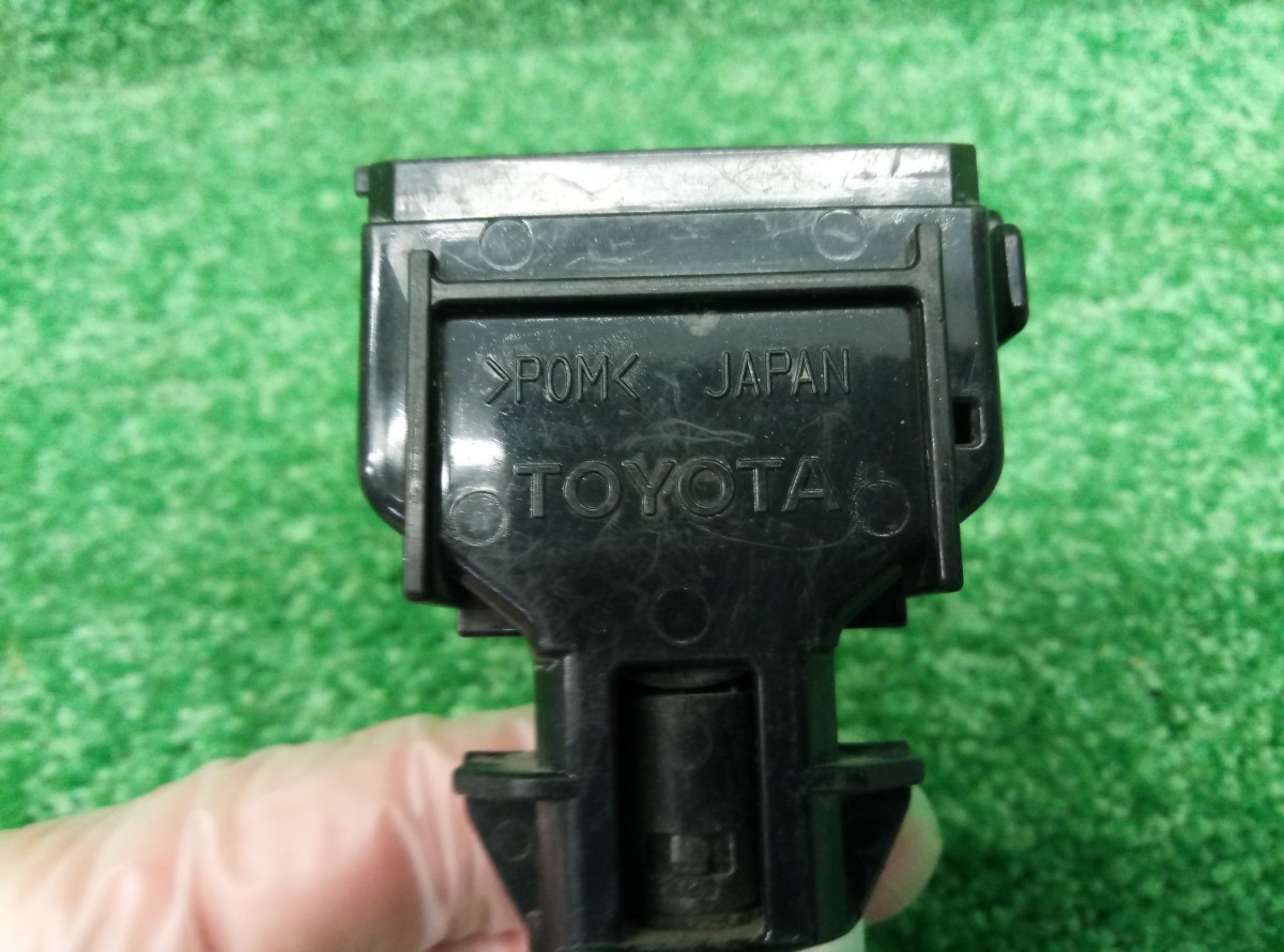 Форсунка омывателя правой фары Toyota RAV 4  (CA40) 2012-2015 8520742051 на Toyota RAV 4  (CA40)