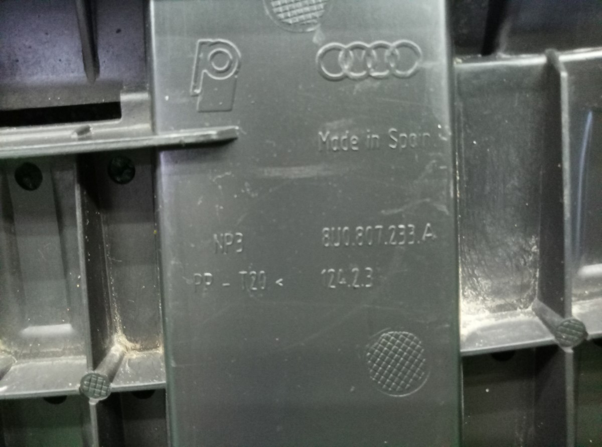 Пыльник бампера переднего нижний Audi Q3  2011-2014 8U0807233A на Audi Q3 