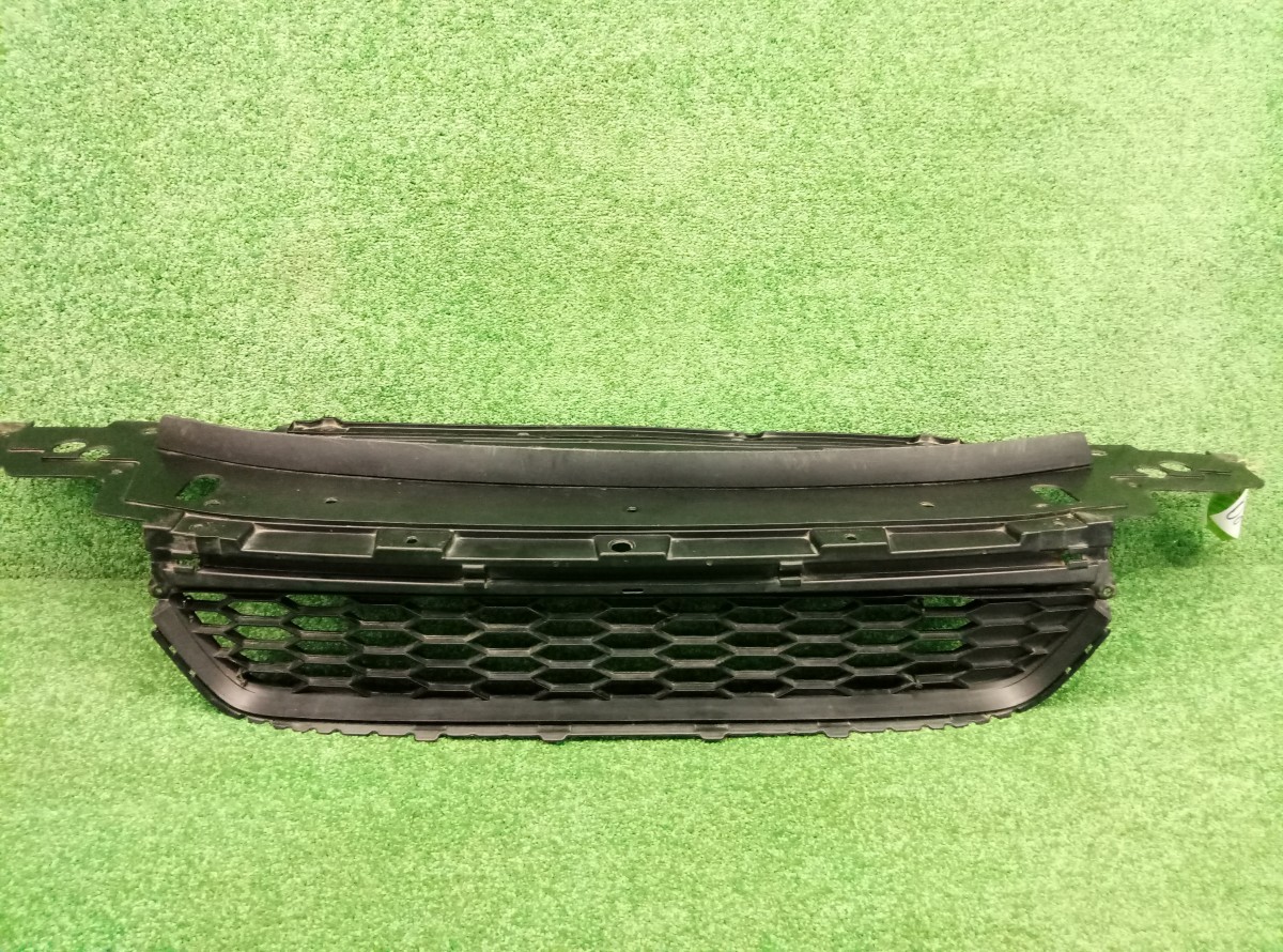 Решетка в бампер центральная на Honda Accord IX