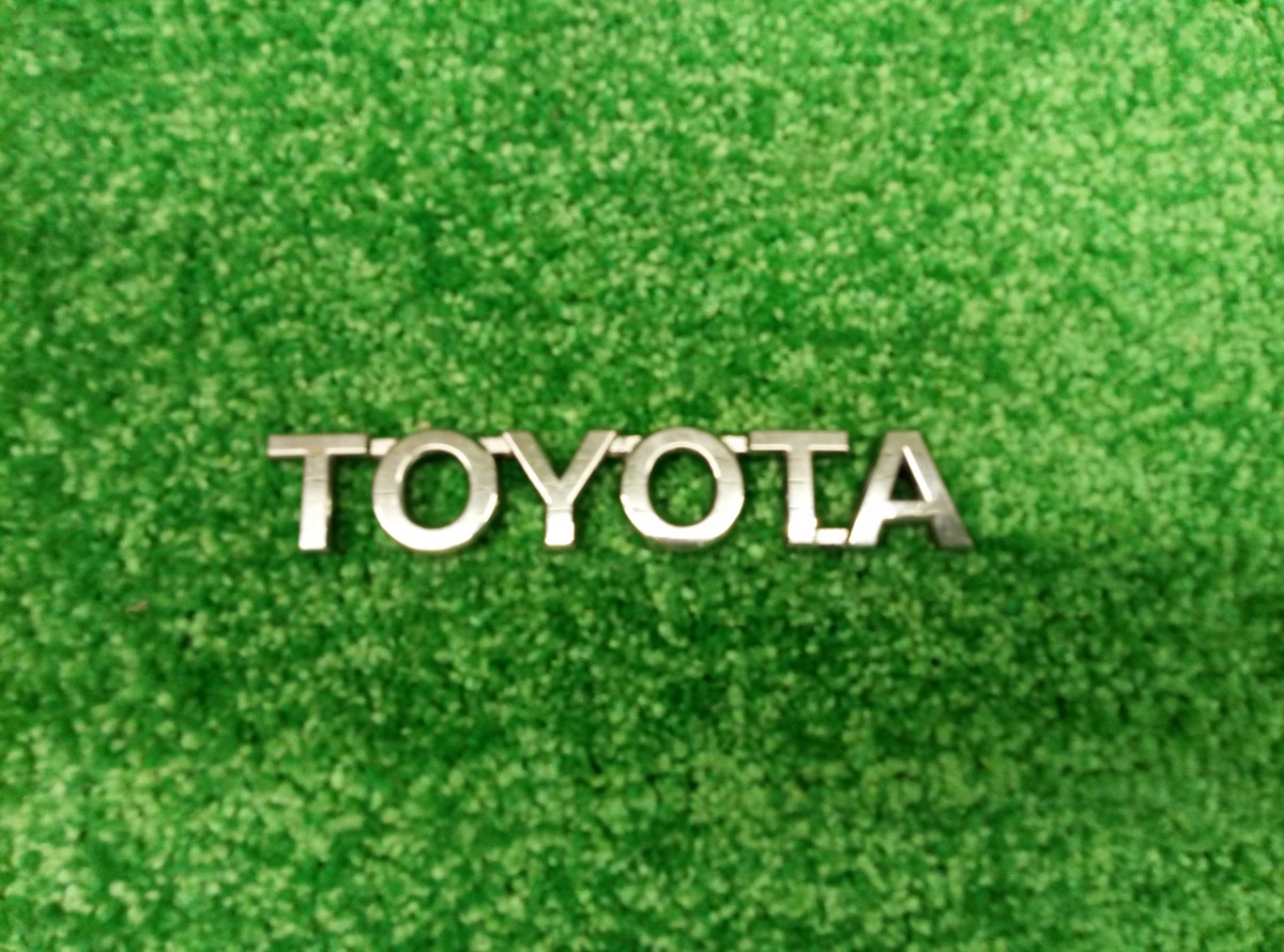 Эмблема на Toyota RAV 4 (XA30)