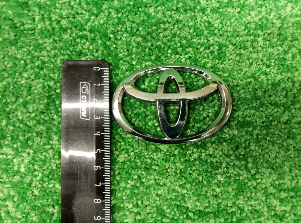 Эмблема Toyota  на Toyota Camry V50