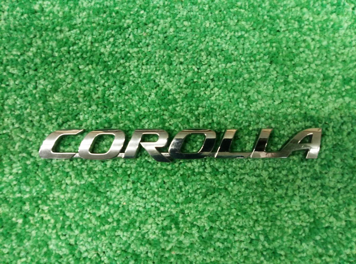 Эмблема Toyota Corolla на Toyota Corolla E140,E150