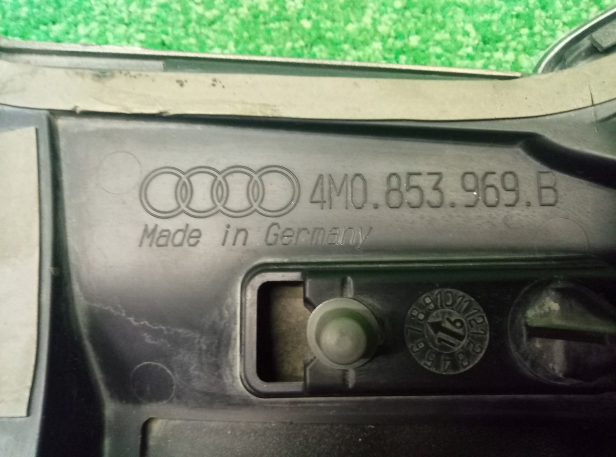 Накладка двери задней левой Audi Q7 4M 2015 4M0853969B на Audi Q5 8R