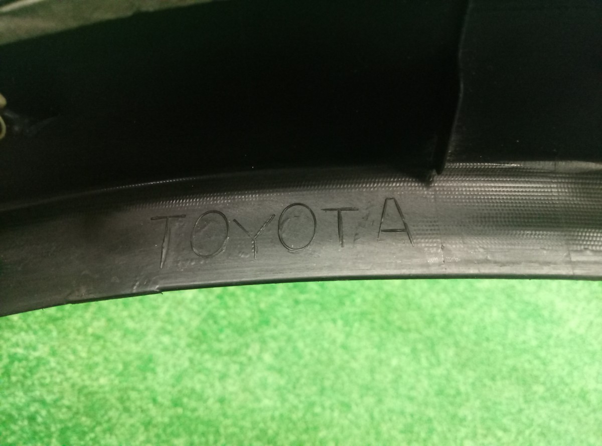 Накладка заднего крыла правого Toyota RAV 4  (CA40) 2012-2015 7560542190  Оригинал на Toyota RAV 4  (CA40)