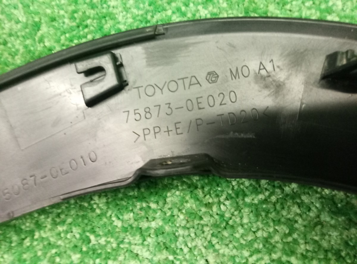 Накладка заднего крыла правого Toyota Highlander 3 (U50) 2013-н.в. 758730E020 на Toyota Highlander 3 (U50)