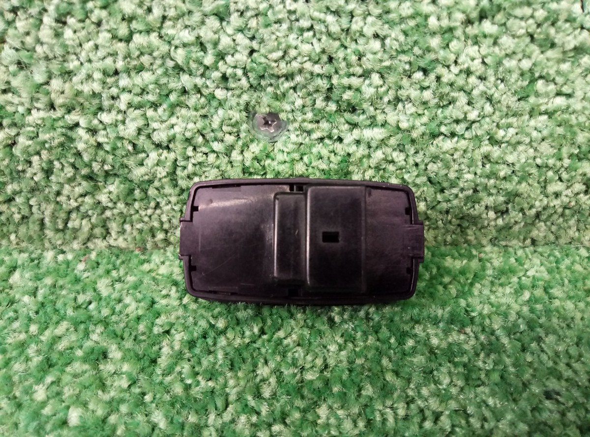 Кнопка закрывания багажника Porsche Cayenne 958  2012 7PP959832H на Porsche Cayenne 958