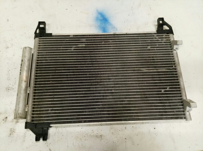Радиатор кондиционера (конденсер) на Toyota Auris E150