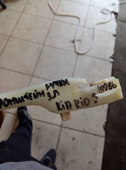 Кронштейн ручки Kia Rio 3 2011-2015 на Kia Rio 3